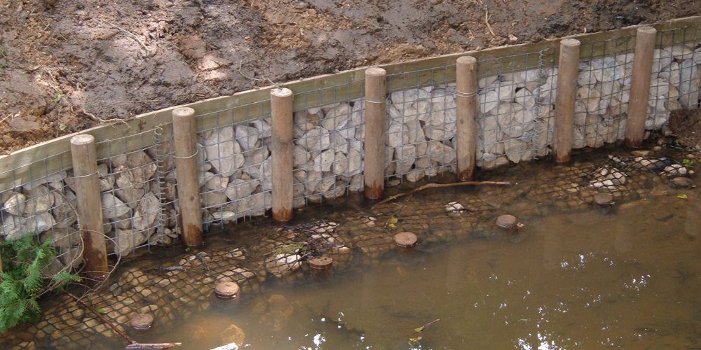 Erosion-Control-Weld-mesh-with-gabion-stone-behind-rock-rolls-to-the-front